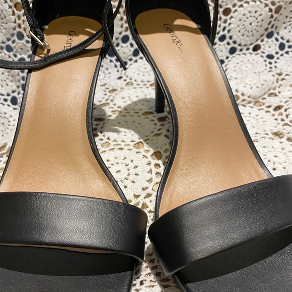George Amanda Strap Heels - Picture 8 of 10